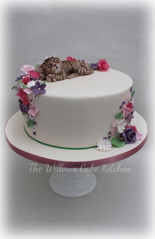 Kitty Theme cake – THE BROWNIE STUDIO