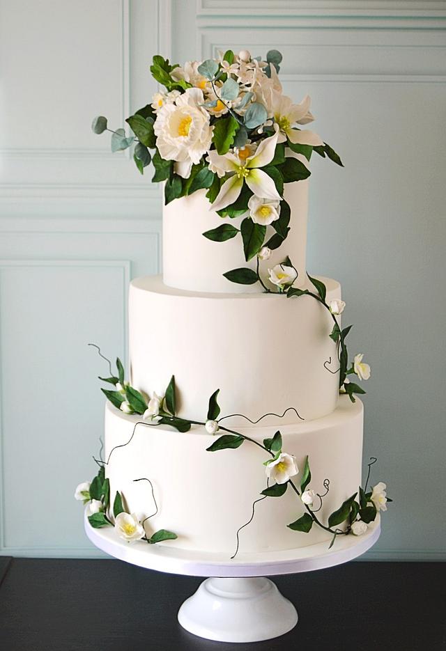 White and green wedding cake Cake by Paula Rebelo