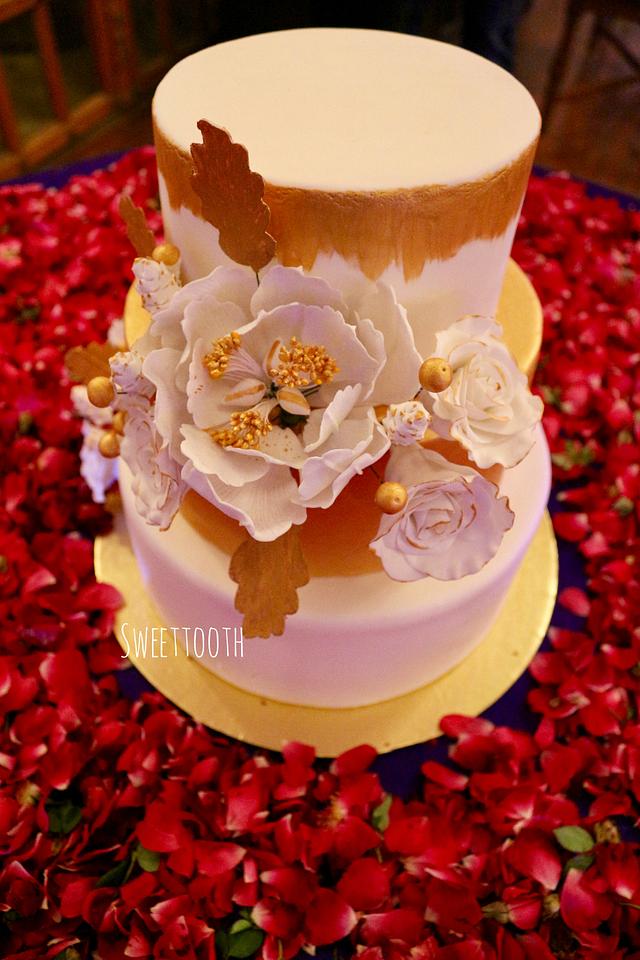 Wedding Cake - Cake by Swati Deroliya - CakesDecor