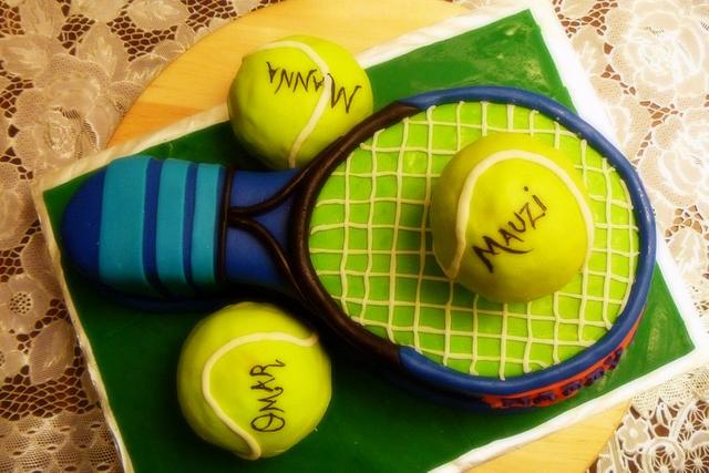badminton racquet cake!