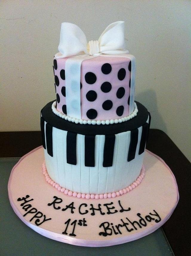 Piano theme cake