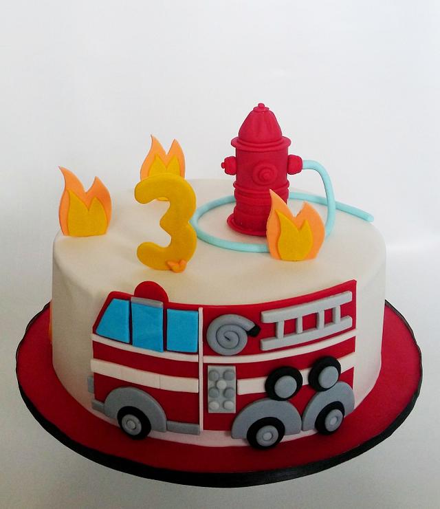 FIRE TRUCK CAKE | THE CRVAERY CAKES