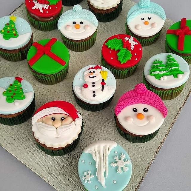 Christmas cupcakes - Cake by Dragana - CakesDecor