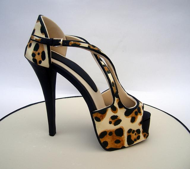 gucci leopard flats