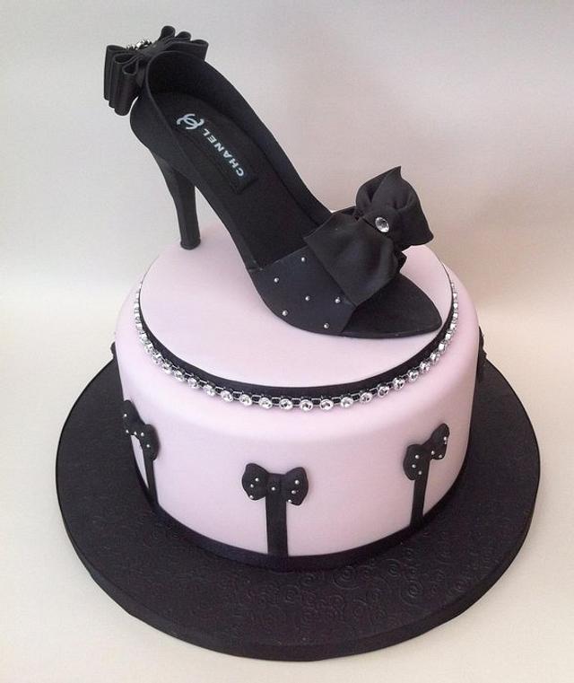 Chanel shoe cake - Decorated Cake by Chocomoo - CakesDecor