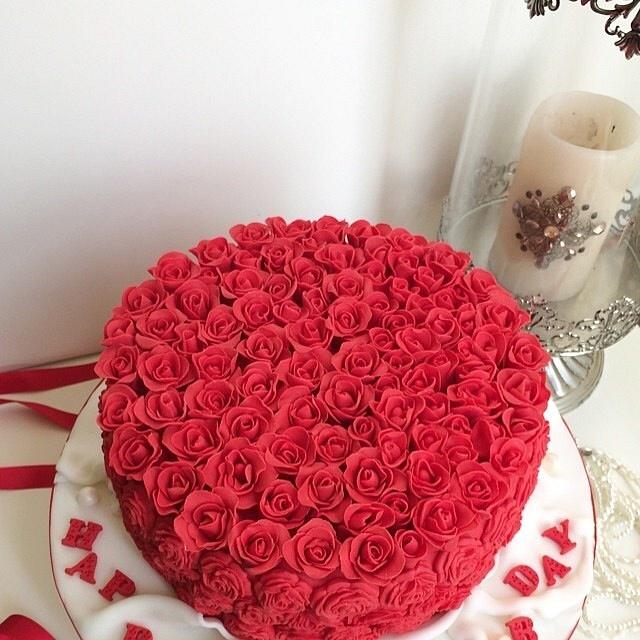 Bed of Roses - Decorated Cake by Shafaq's Bake House - CakesDecor