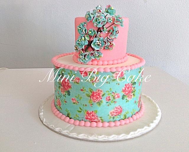 Vintage Flowers Cake - Decorated Cake by Minibigcake - CakesDecor