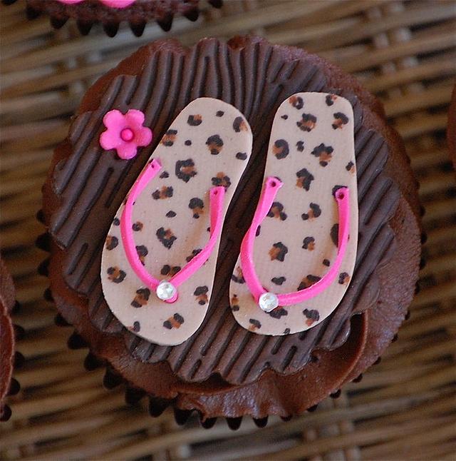 Goodbye Cupcakes - Cake by Lesley Wright - CakesDecor