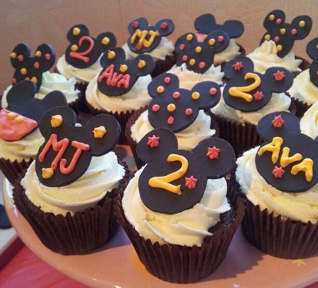 Mickey Mouse Cupcakes - Decorated Cake by IDoLoveaCake - CakesDecor