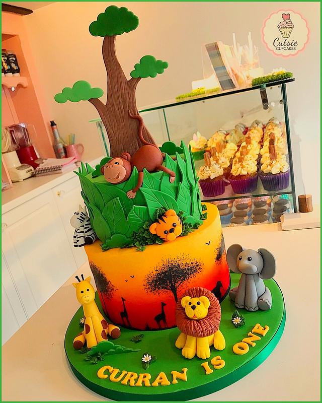 Safari Cake Decorated Cake By Cutsie Cupcakes Cakesdecor 