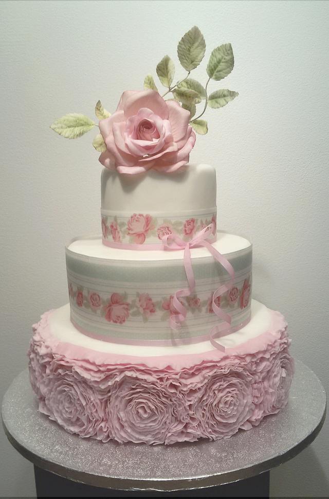 Rose wedding cake - Decorated Cake by Eva - CakesDecor