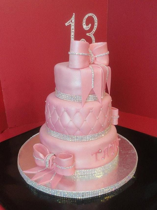 Taylor's Birthday Bling - Cake by skrinklez - CakesDecor