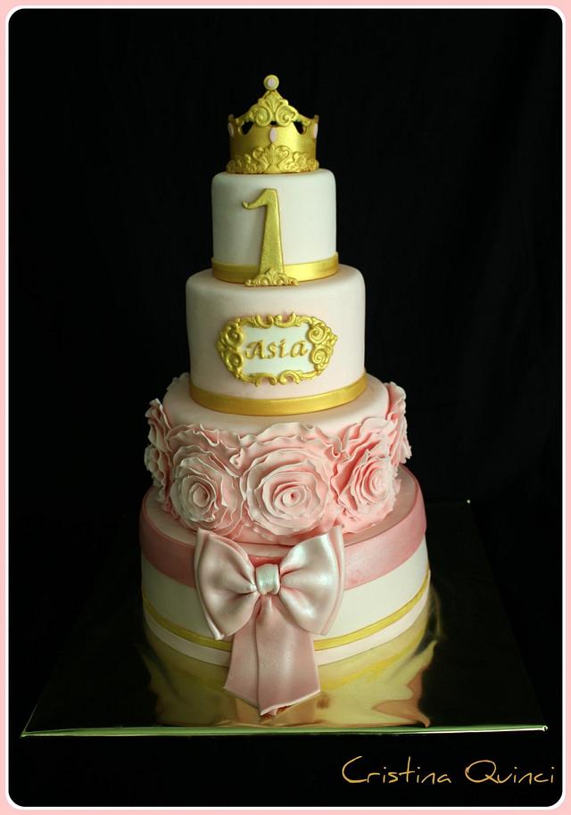 Real girl cake - Decorated Cake by Cristina Quinci - CakesDecor