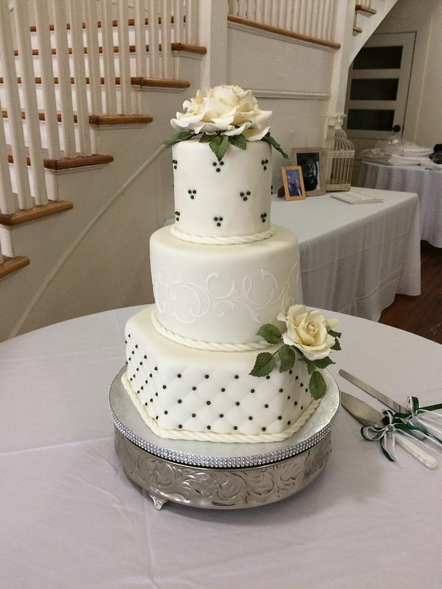 Traditional wedding - Decorated Cake by Theresa - CakesDecor