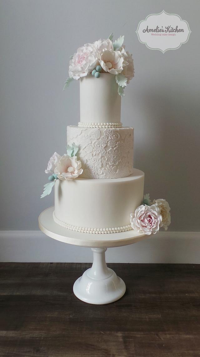 Winter wedding cake - Decorated Cake by Helen Ward - CakesDecor