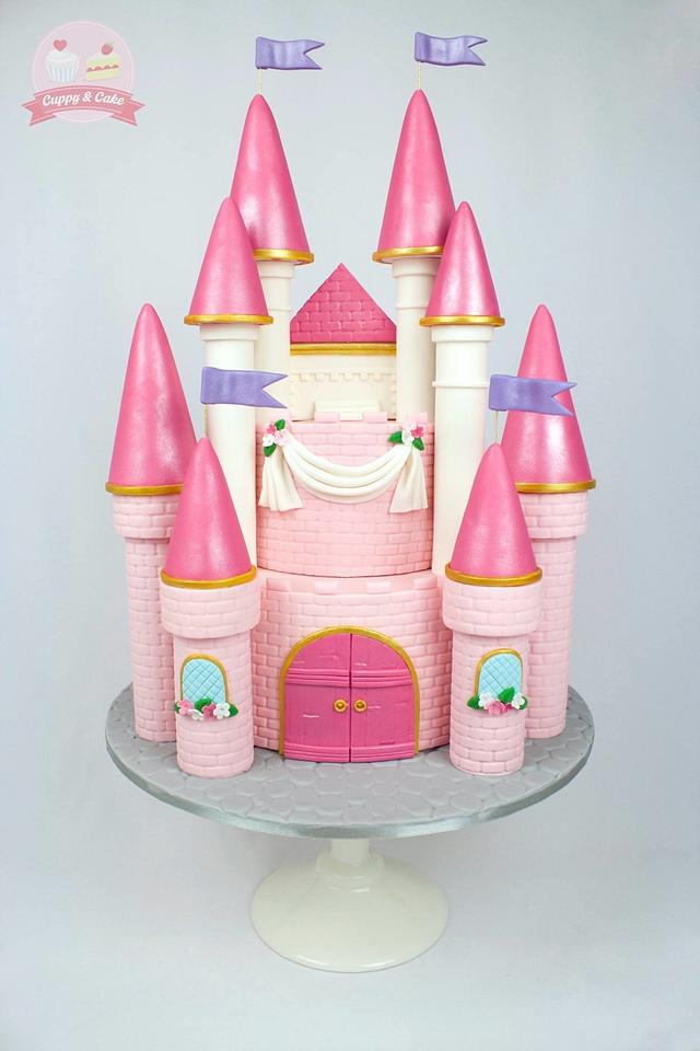 Princess castle cake - Decorated Cake by Cuppy & Cake - CakesDecor