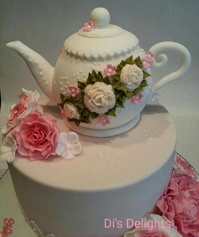 Vintage Teapot Cake - Cake by Di's Delights - CakesDecor