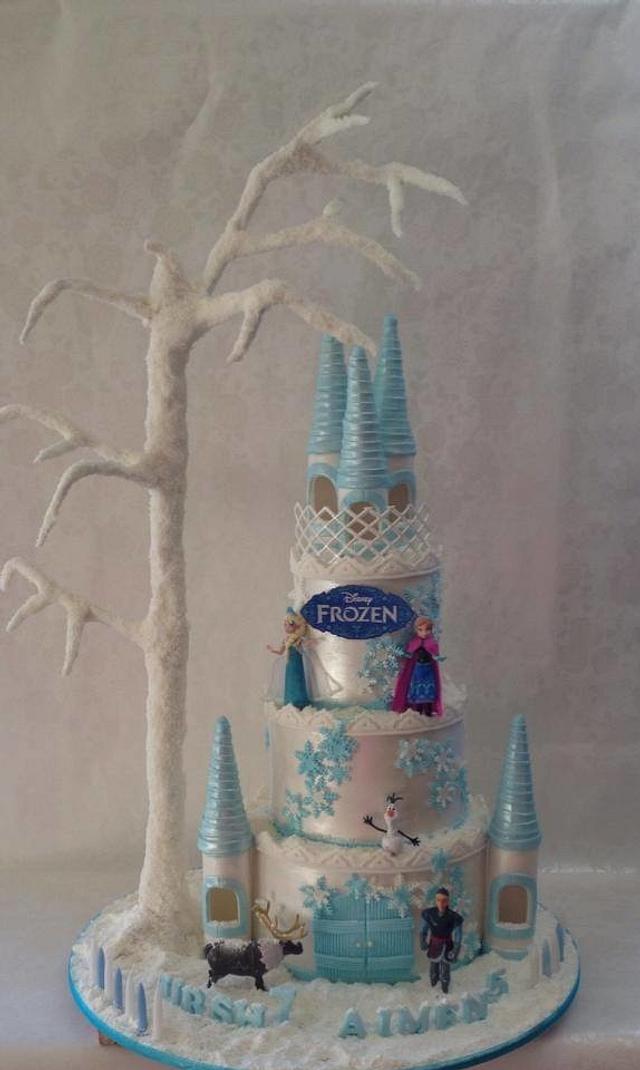 Frozen castle cake - Decorated Cake by Cakes for mates - CakesDecor