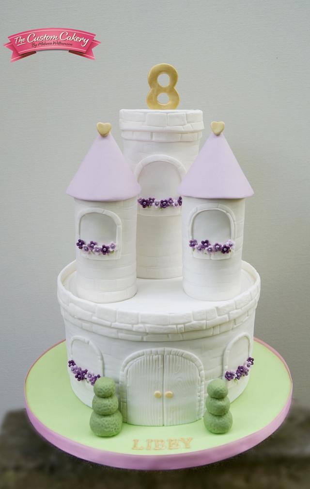 Libby's Castle - Decorated Cake By The Custom Cakery - Cakesdecor