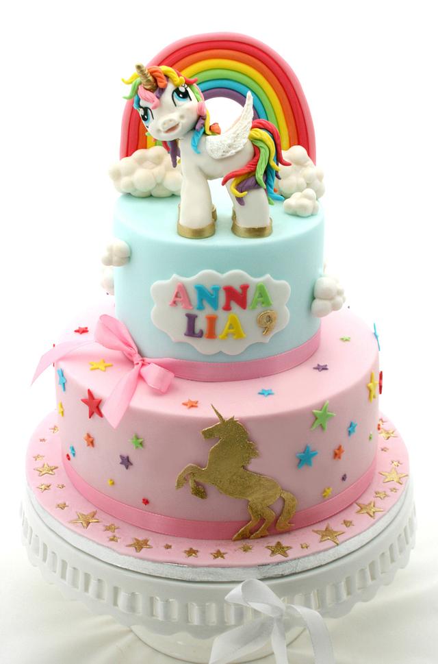 Unicorn Cake - Decorated Cake by Cakezauber.ch / Gabi's - CakesDecor