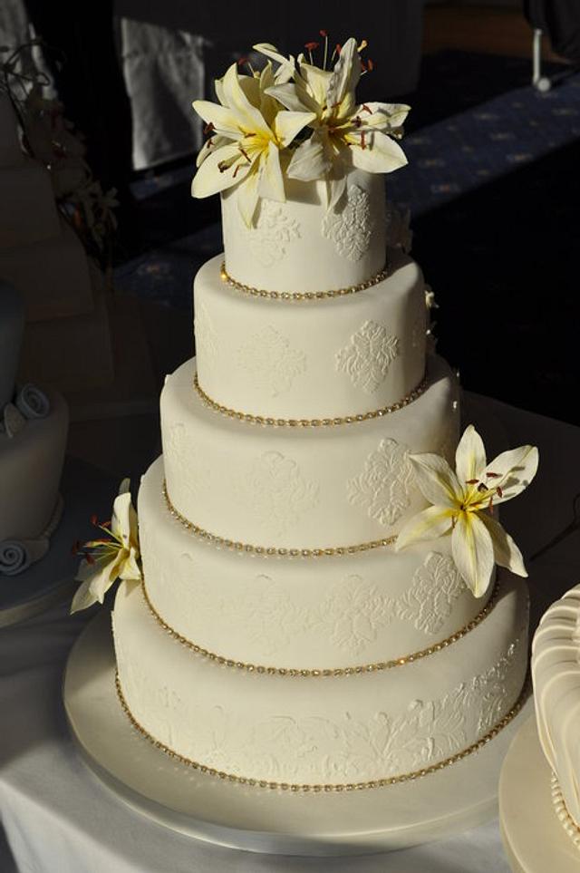 Lily Wedding Cake Cake By Joanna Haines Cakesdecor 9067