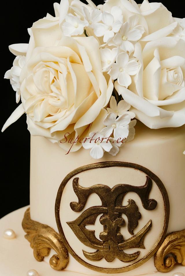 Classic style ivory and gold wedding cake