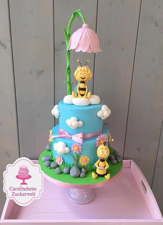 Maya the bee cake - Decorated Cake by Carolinchens - CakesDecor