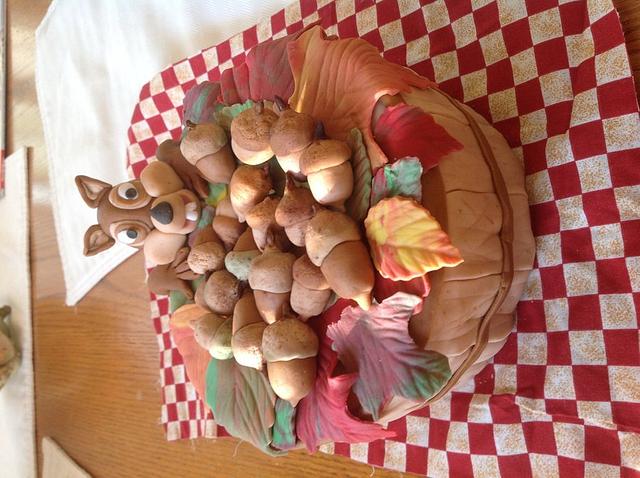 Squirrel and acorn cake - Cake by Michelle - CakesDecor