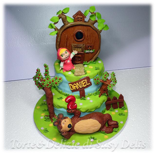 masha and bear - Decorated Cake by Susanna de Angelis - CakesDecor