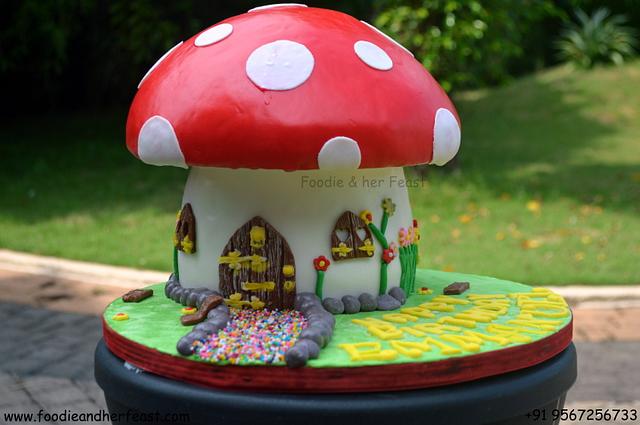 A frog and mushroom cake for my eighteenth! : r/cakedecorating