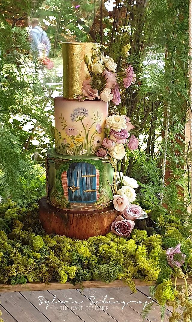 The Secret Garden Wedding Cake - Decorated Cake by Sylwia - CakesDecor