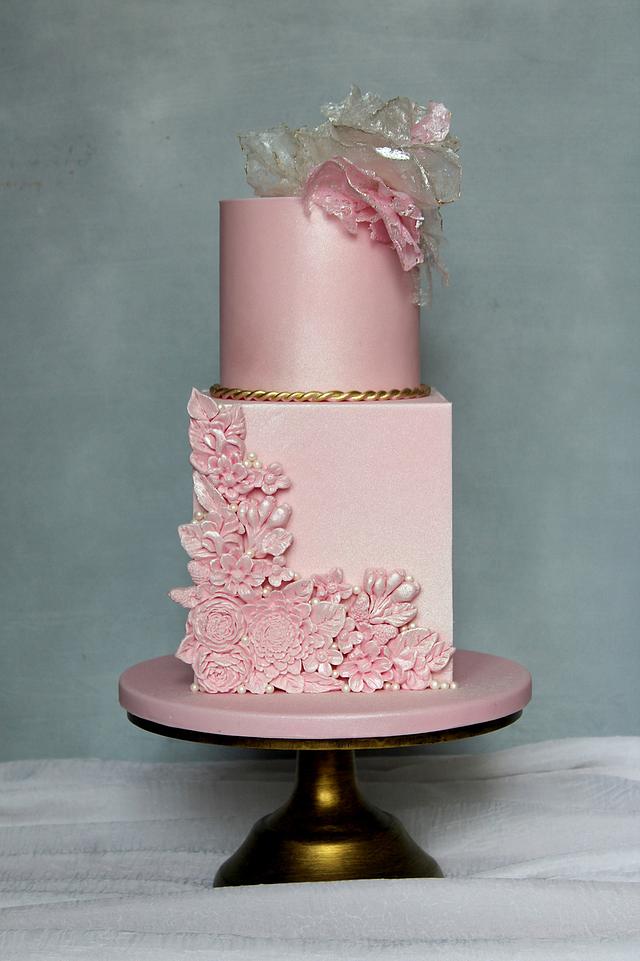 Pearly pink - Decorated Cake by Lorna - CakesDecor