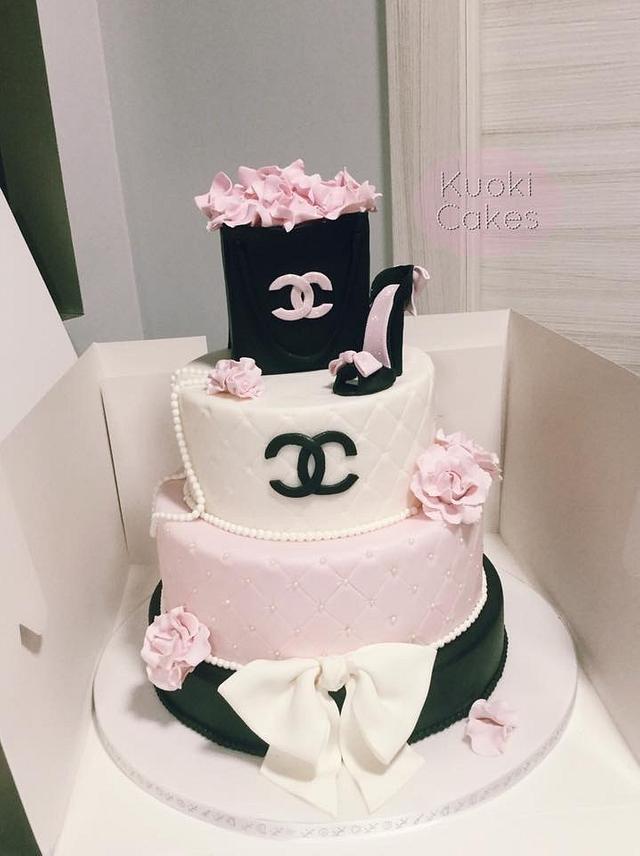 Chanel cake - Decorated Cake by Donatella Bussacchetti - CakesDecor