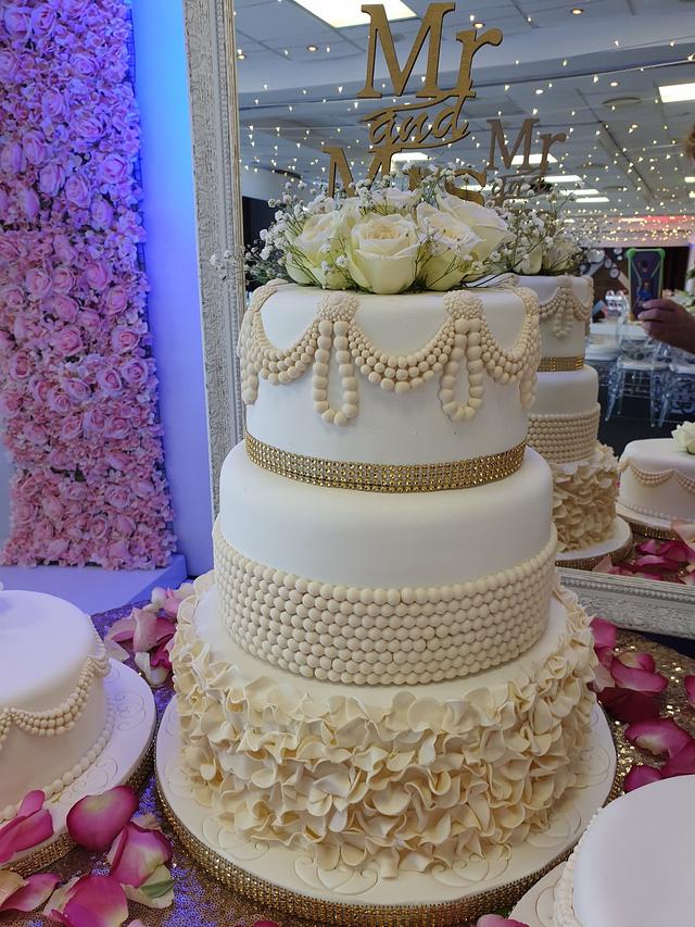 Buy Delicious Wedding Cake Delivery Online - Moonlight Bakers,Uppal