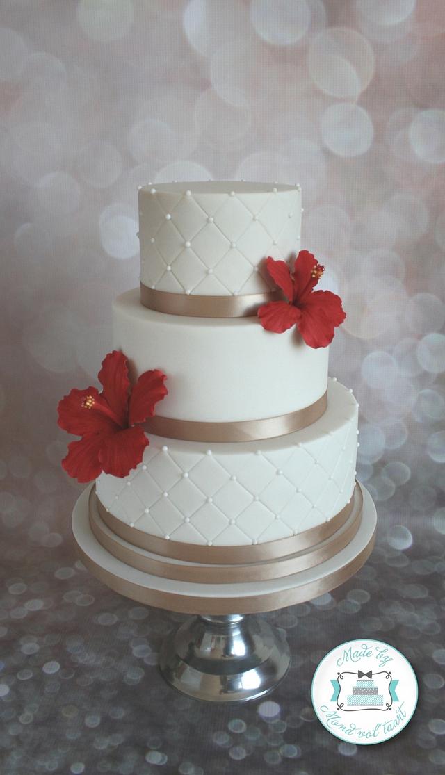 Hibiscus wedding cake - Decorated Cake by Mond vol taart - CakesDecor