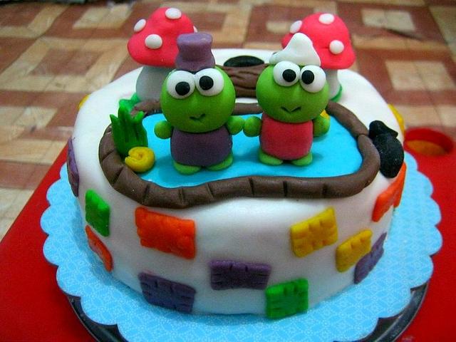 Kerokeroppi cake - Decorated Cake by susana reyes - CakesDecor