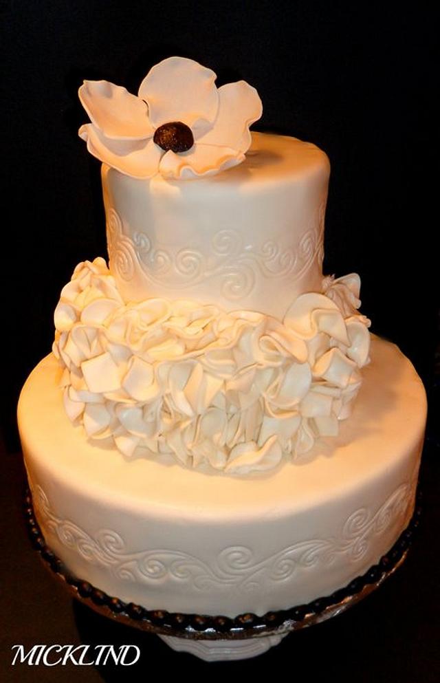 A SEXY WEDDING CAKE - Decorated Cake by Linda - CakesDecor