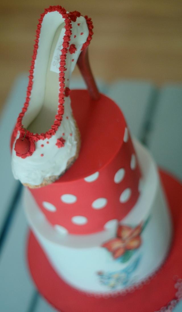 Polka Dots,tattoo and sugar high heel for cake decorator <3 xx