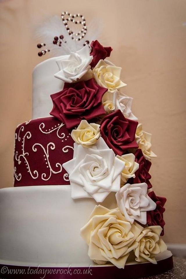 Wedding cake - Decorated Cake by Daisychain's Cakes - CakesDecor