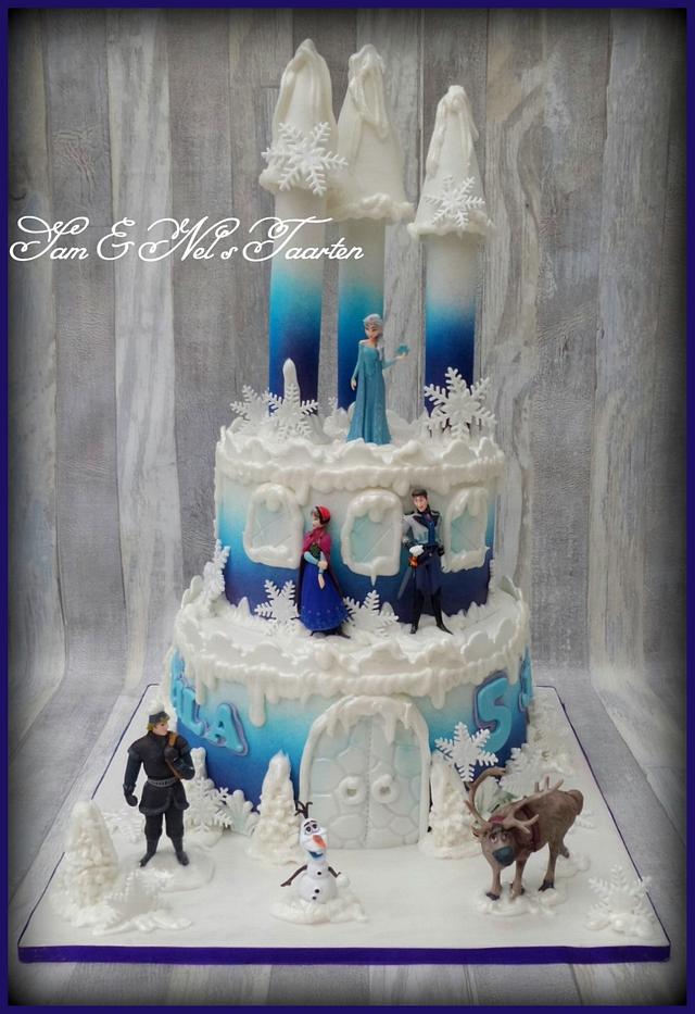 Frozen airbrushed castle - Decorated Cake by Sam & Nel's - CakesDecor