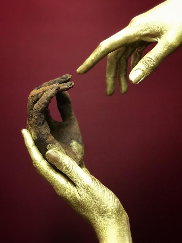 Chocolate Hand Cake by Duygu Tugcu CakesDecor