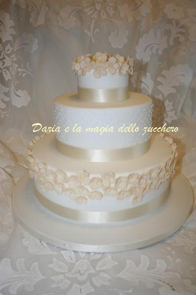 Wedding cake - Decorated Cake by Daria Albanese - CakesDecor