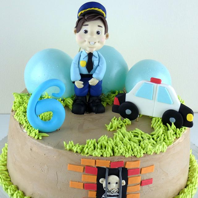 Policeman cake - Decorated Cake by Alex - CakesDecor