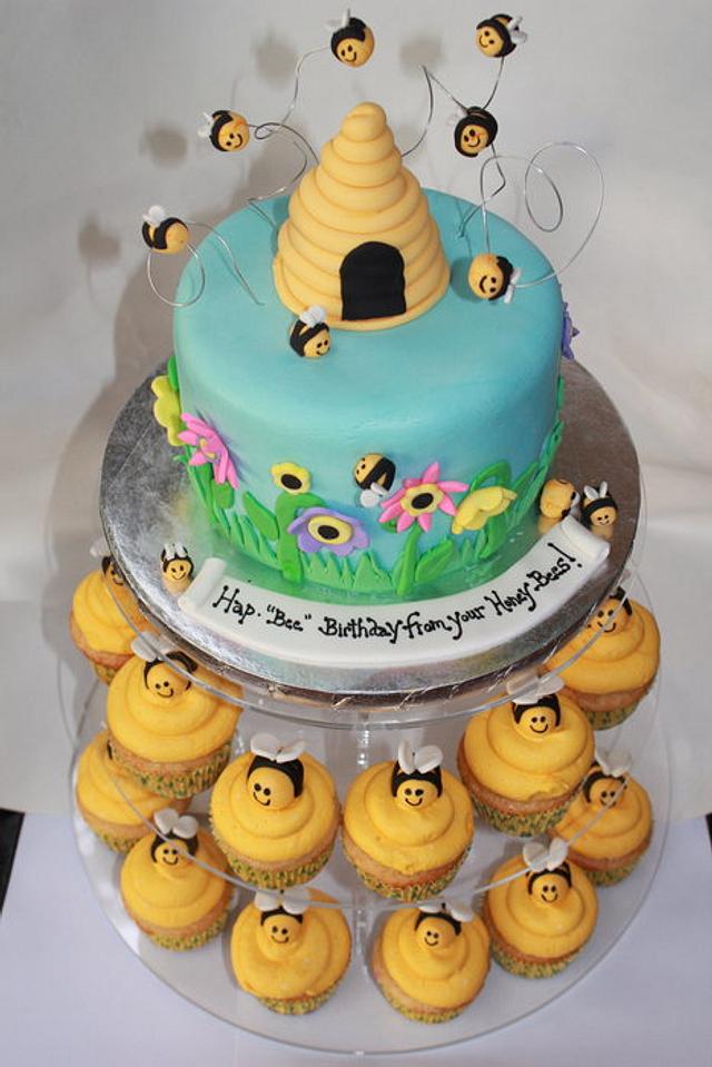honeybee cake Cake by gingerbreads CakesDecor