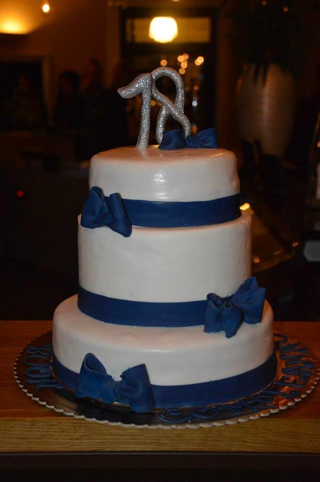 Blue Ribbons Decorated Cake By Vanigliaecaramello Cakesdecor