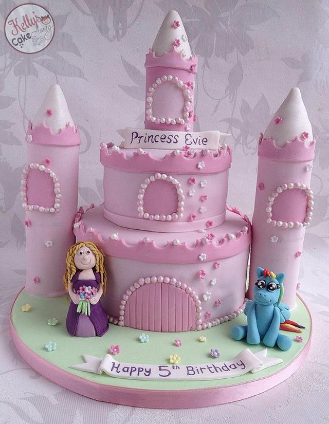 Princess Evie - Cake by Kelly Hallett - CakesDecor