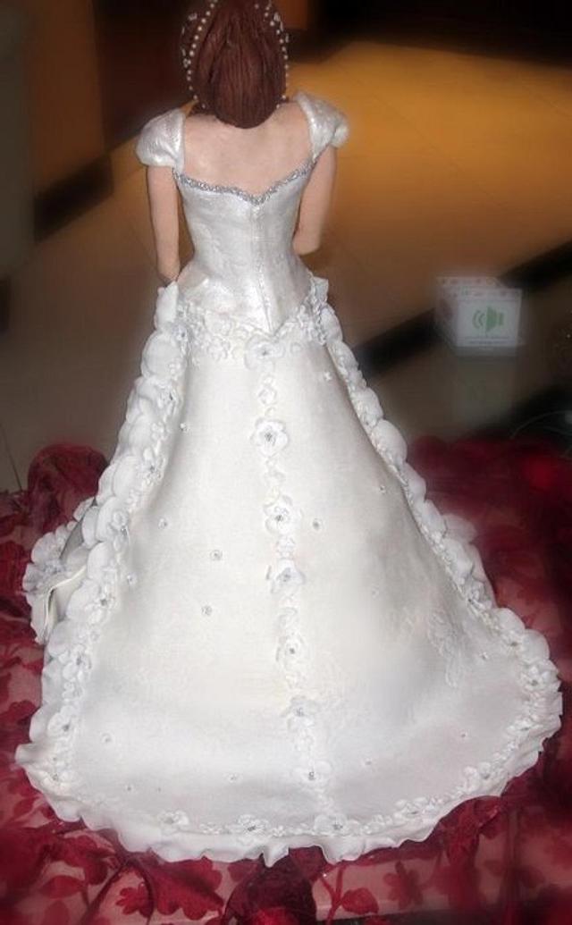 wedding cake sculpture Cake by Gabriella Luongo CakesDecor