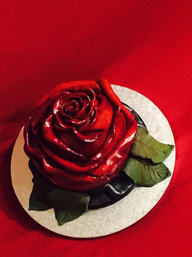 Red rose cake🌹 Decorated Cake by Lallacakes CakesDecor
