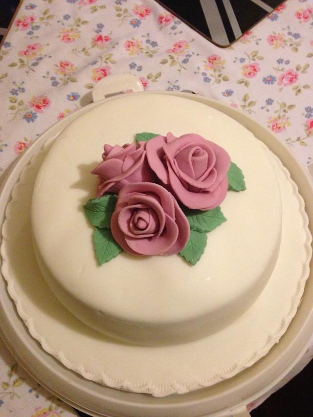 Simple Rose Cake - Decorated Cake by SoozyCakes - CakesDecor