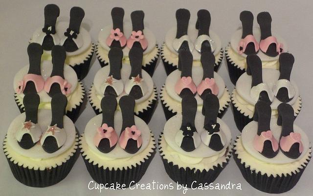 Hat Box style giant Cupcake with matching shoes cupcakes